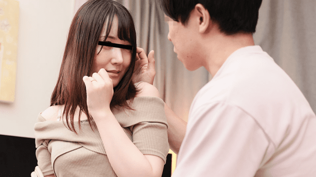 051124_100-Vô tình match mẹ của bạn thân trên tinder